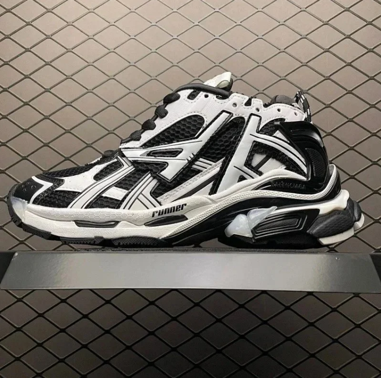 runner老爹鞋黑色相接